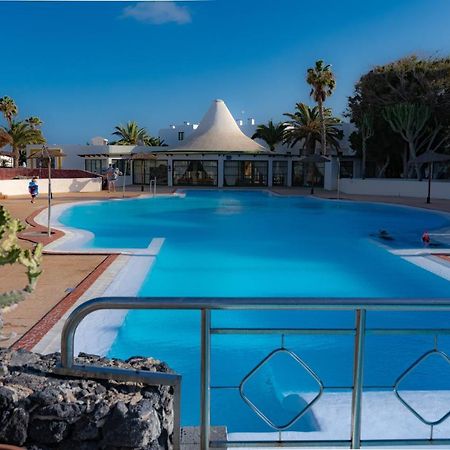 Apartamento en Playa Roca primer linea de mar  Costa Teguise Exterior foto