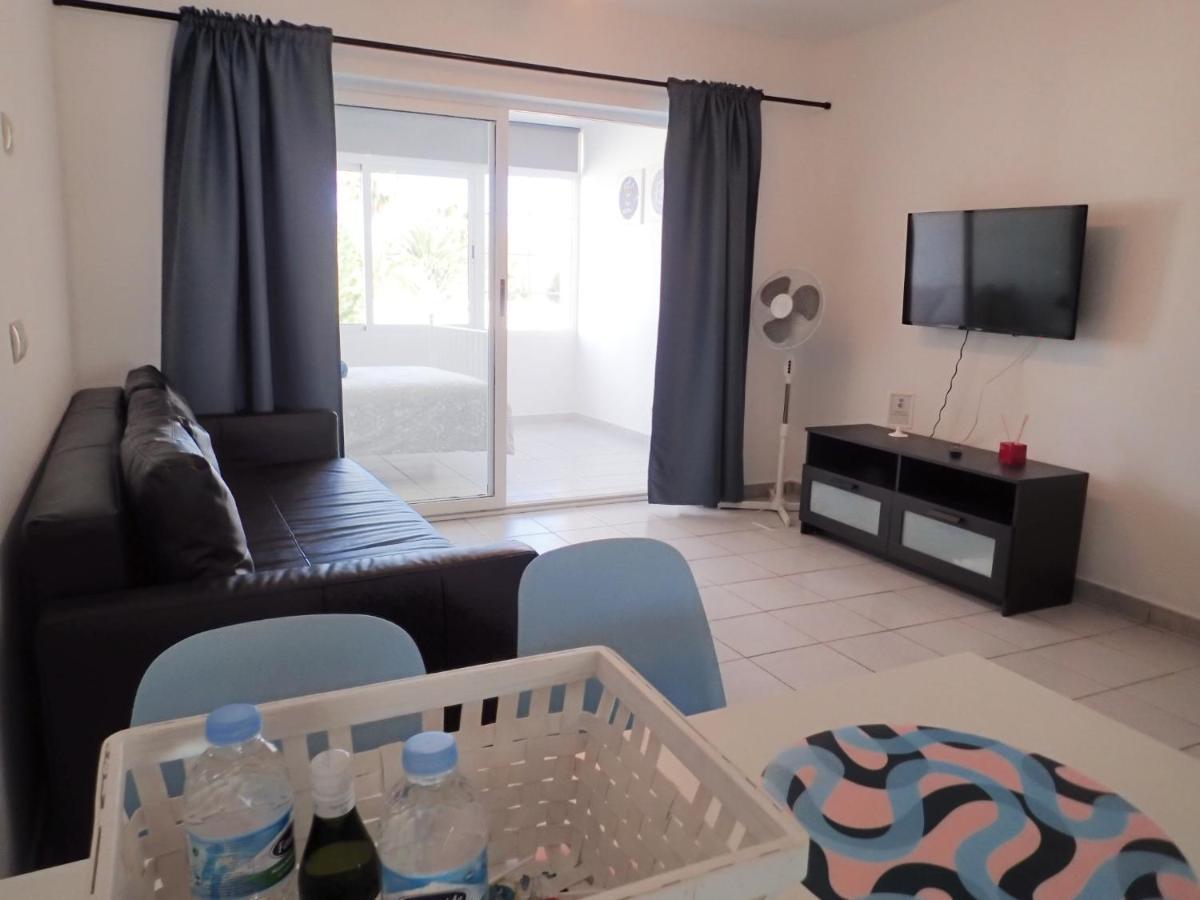 Apartamento en Playa Roca primer linea de mar  Costa Teguise Exterior foto