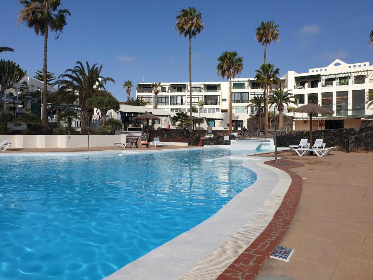 Apartamento en Playa Roca primer linea de mar  Costa Teguise Exterior foto
