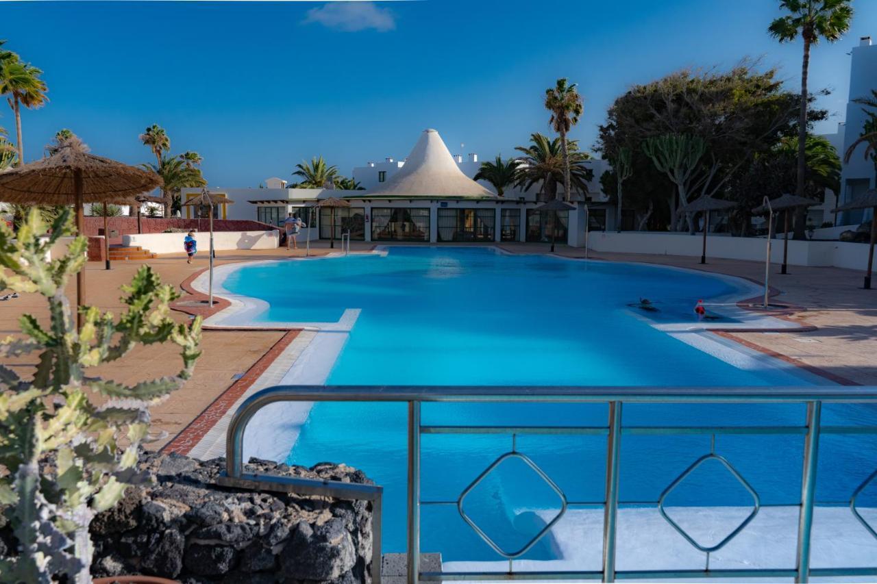 Apartamento en Playa Roca primer linea de mar  Costa Teguise Exterior foto