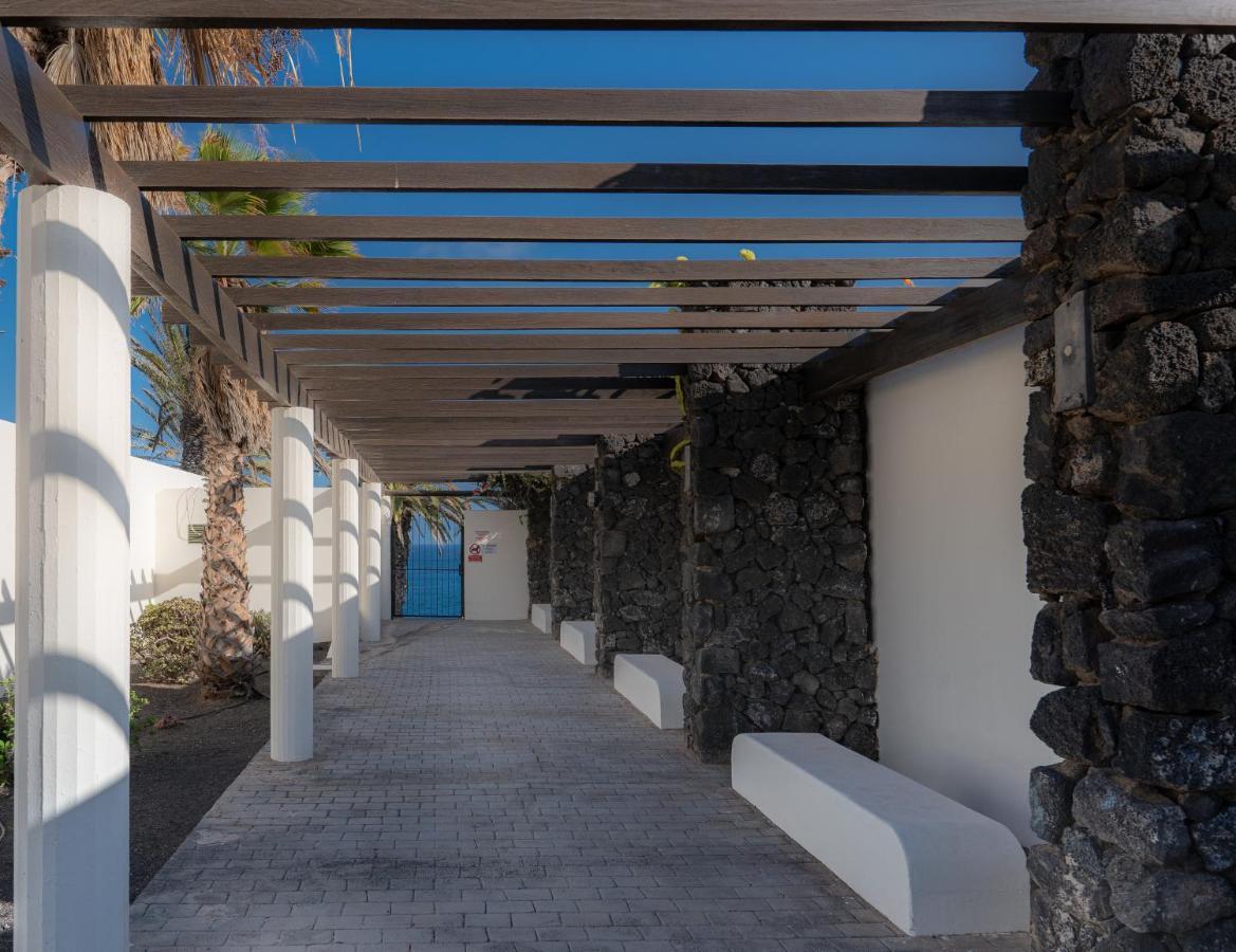 Apartamento en Playa Roca primer linea de mar  Costa Teguise Exterior foto