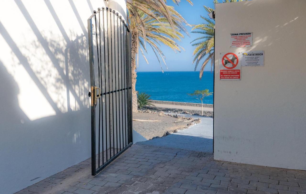 Apartamento en Playa Roca primer linea de mar  Costa Teguise Exterior foto