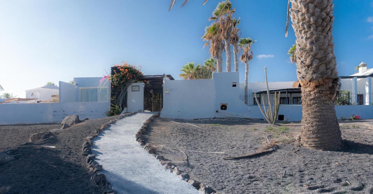Apartamento en Playa Roca primer linea de mar  Costa Teguise Exterior foto