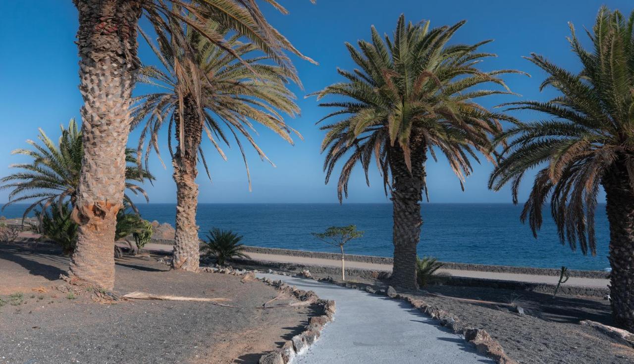 Apartamento en Playa Roca primer linea de mar  Costa Teguise Exterior foto
